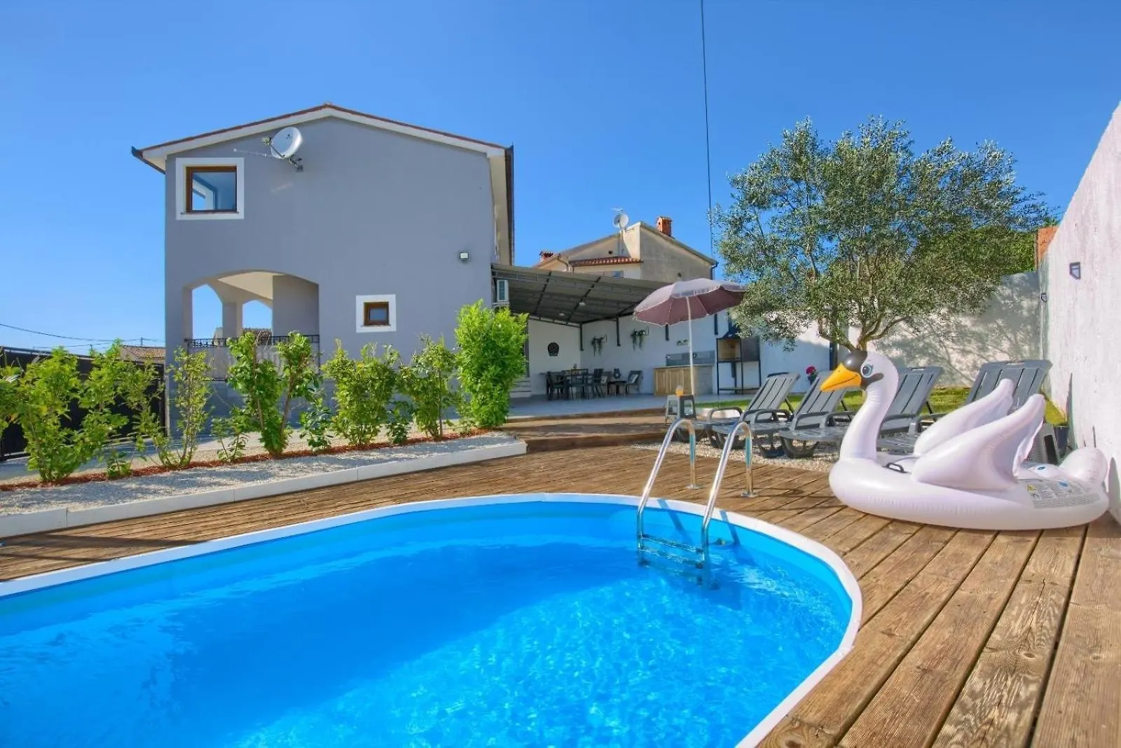 Ferienhaus Mit Privatpool Fuer 6 Personen Ca 140 Qm In Loborika, Istrien Suedkueste Von Istrien